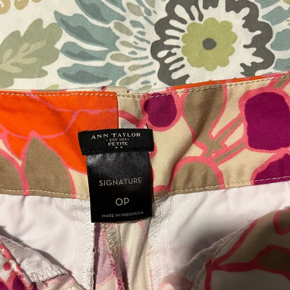 Ann Taylor Signature Short - Picture 3 of 3